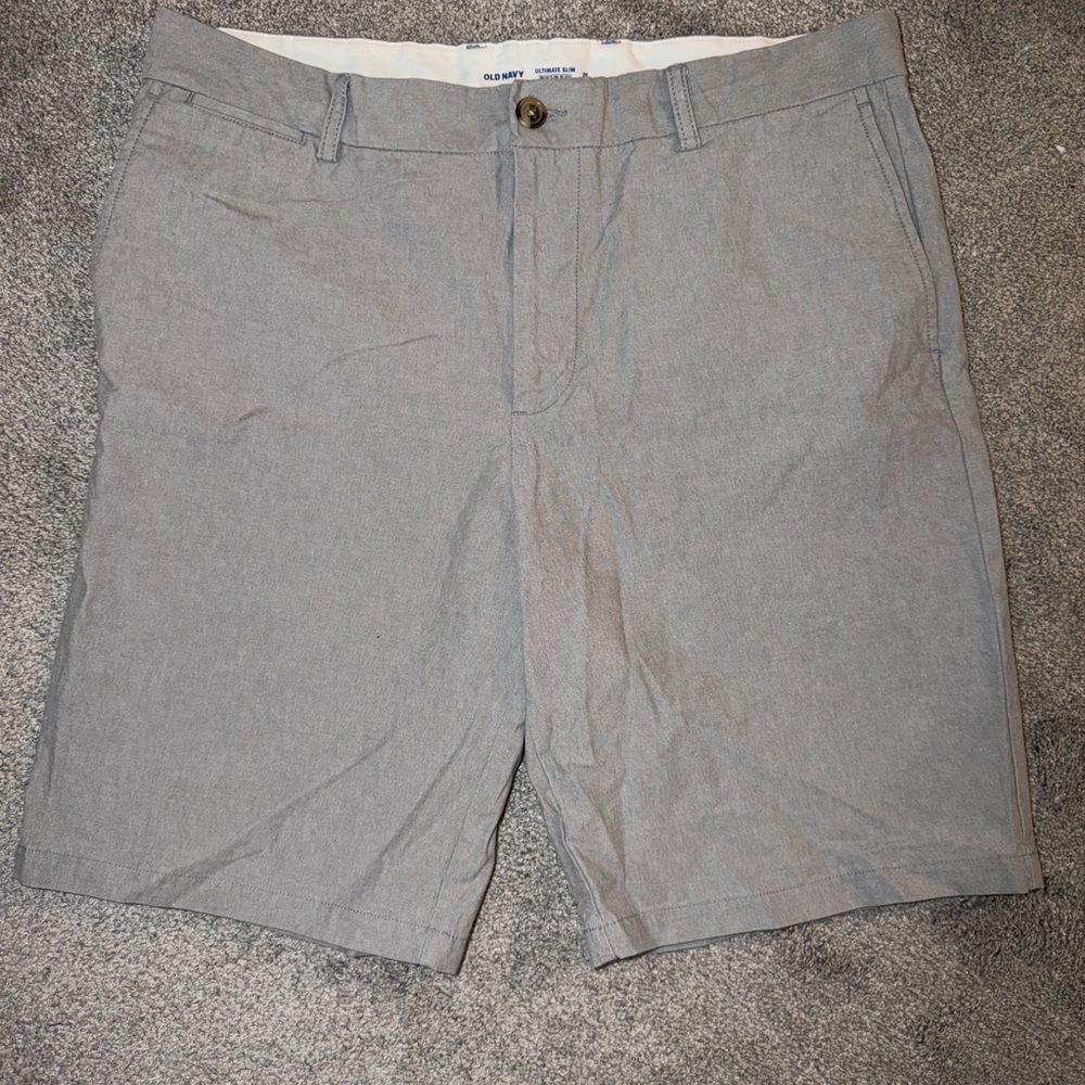 Old Navy Men's Light Gray Flat-Front Chino Shorts